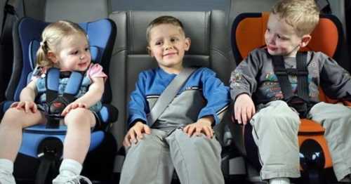 Детей какого возраста нужно перевозить в специальных креслах