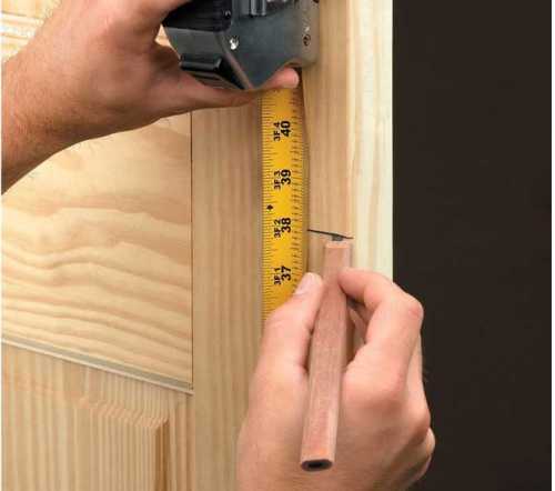 Как установить накладной замок на деревянную дверь